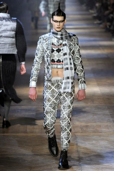 Look 11